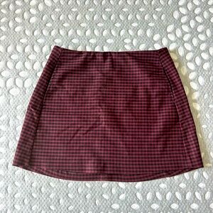 Urban Outfitters black/red checkered mini skirt w pockets. Size XS zip up